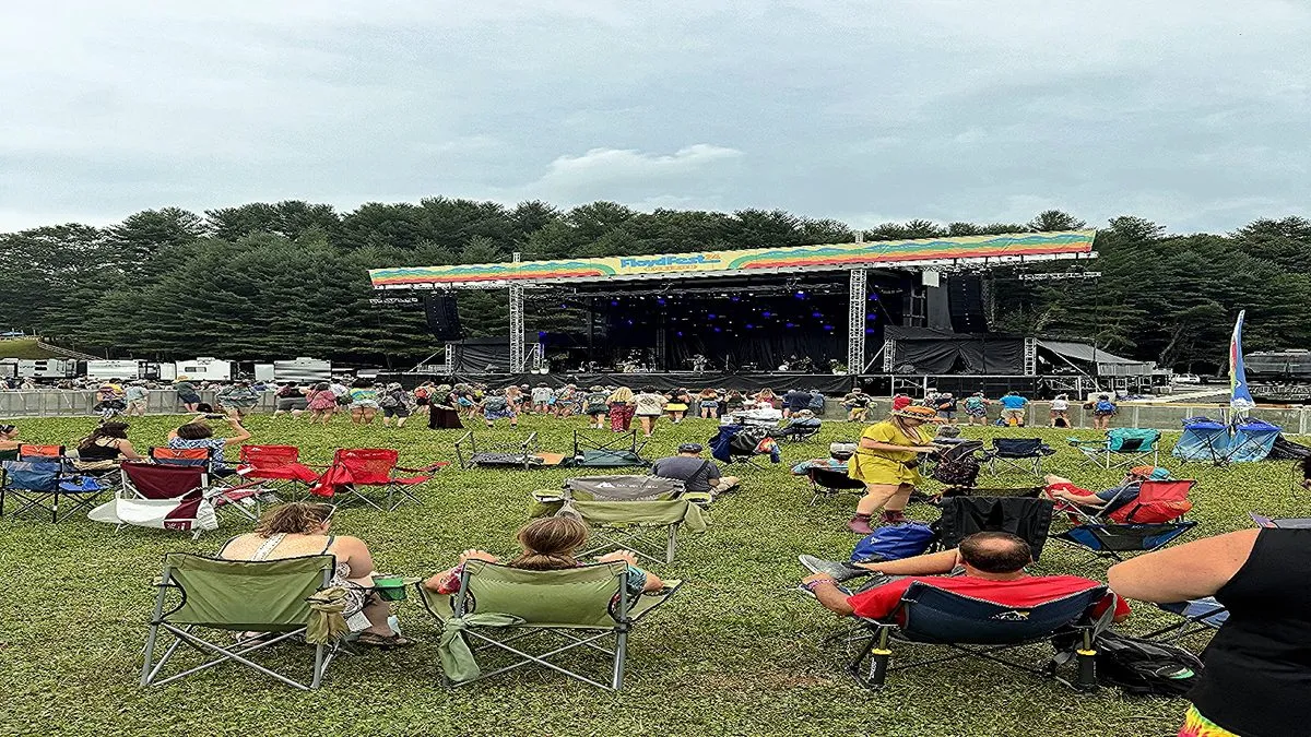 Dual-stage festival deployment