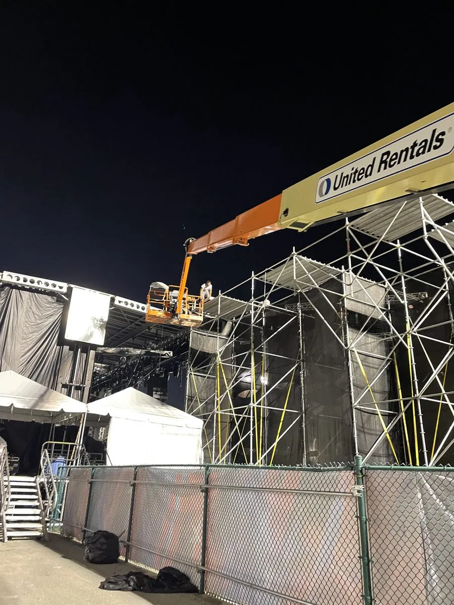 Lift work on the fly bays